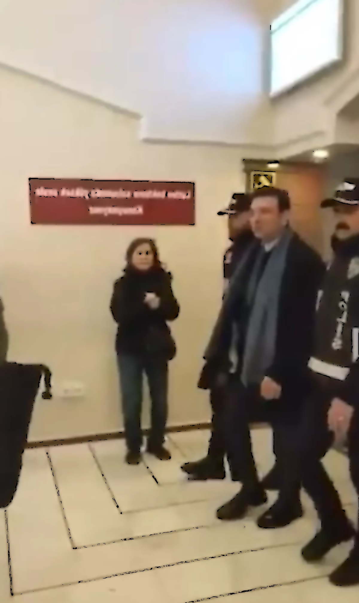 İmamoğlu'nun Gözaltından İlk Görüntüleri Medyada Yer Aldı