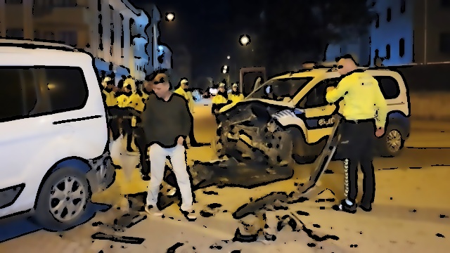 İnegöl'de Zincirleme Kaza: 2 Polis Memuru Yaralandı