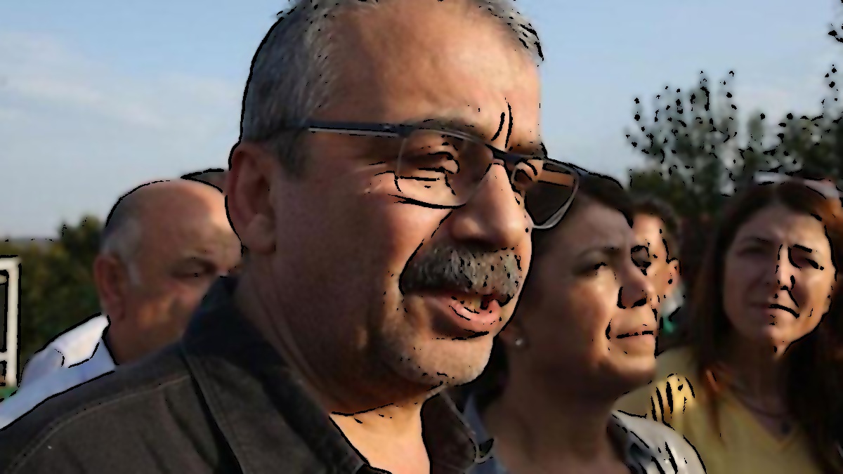 Sırrı Süreyya Önder'in Vefatı: Türk Siyasetinde Bir Dönüm Noktası